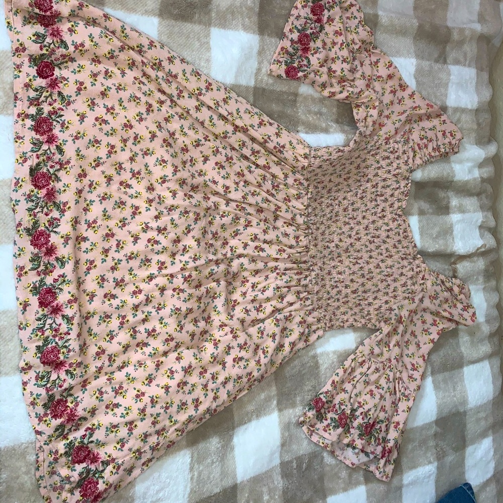 Off the shoulders floral mini dress